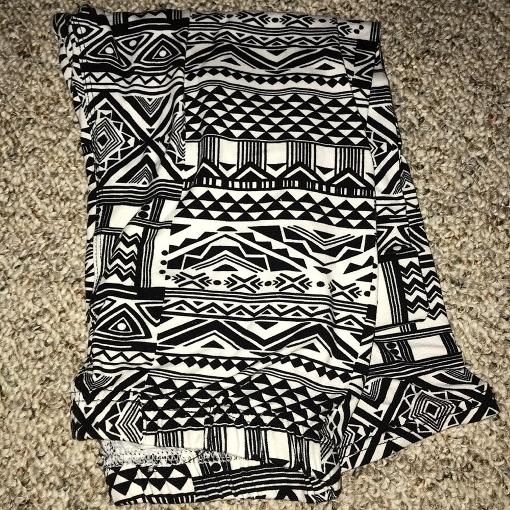 black & white tribal print leggings